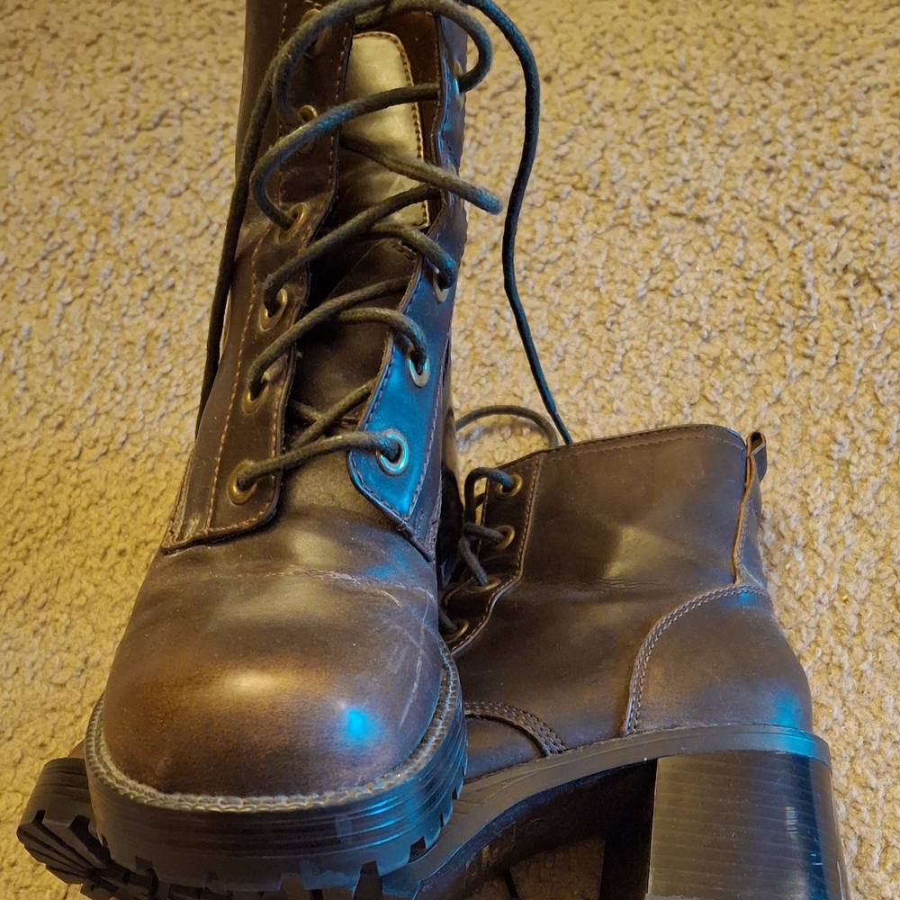 SO Size 8 Brown Combat Moto Boots with Lace-Up Design
